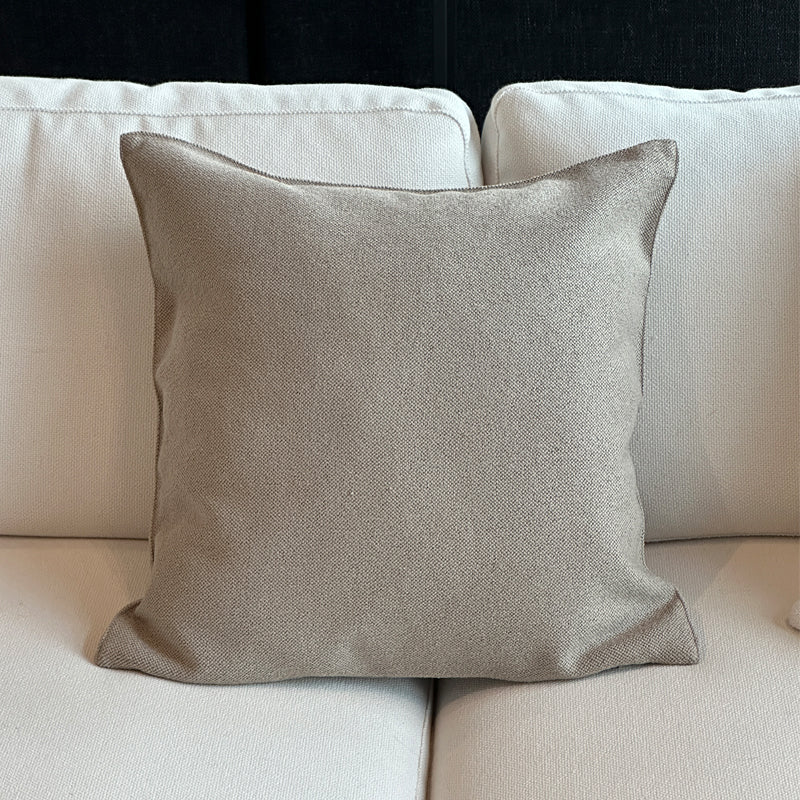 LUIZ Kissen Barny in der Farbe Stone 50 x 50 cm.