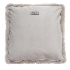 Rückseite vom Alpakafellkissen "NUBE" in der Farbe Silver Grey von WEICH.