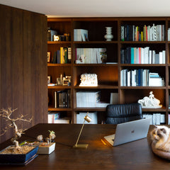 Trizo Design Büroleuchte in Brass. 